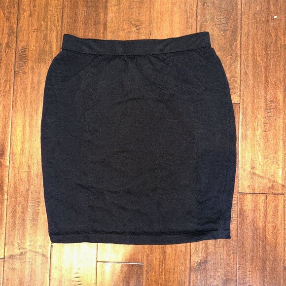 St. John Basics Collection $295 Wool Santana Knit Black Pencil Skirt Size 16